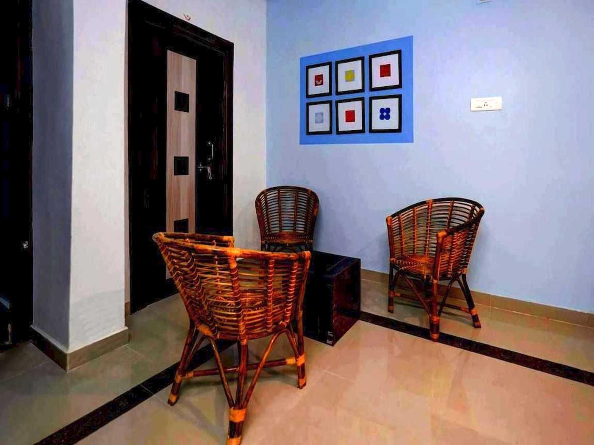 Oyo Flagship Luxurious Hotel