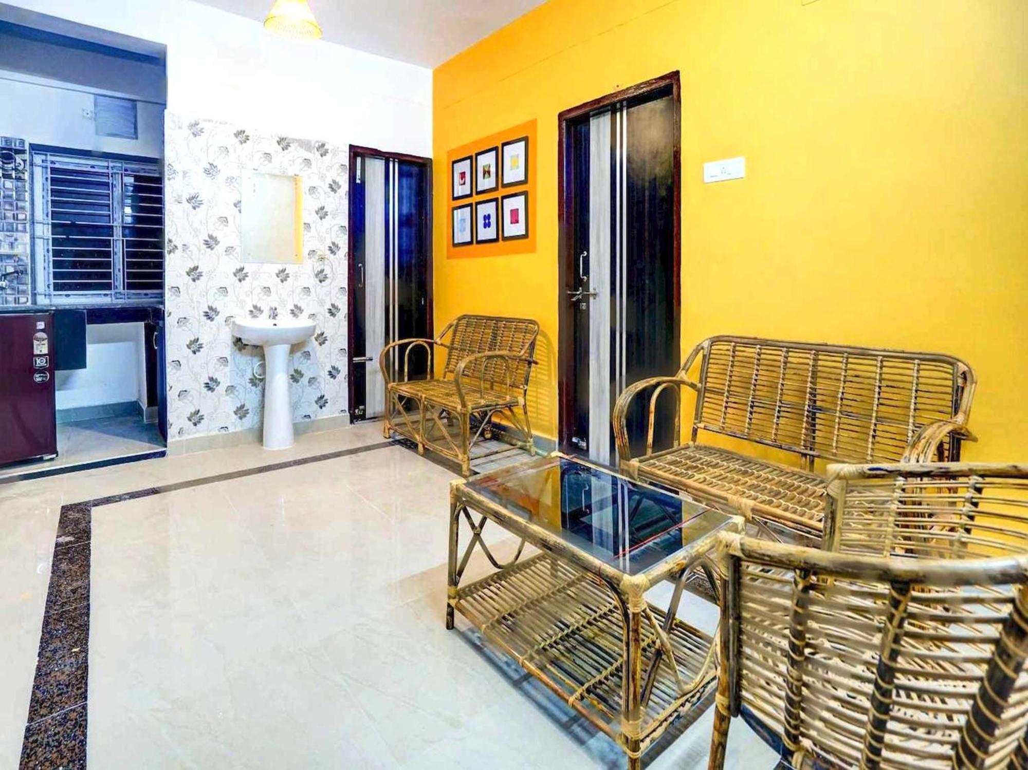 Oyo Flagship Luxurious Hotel