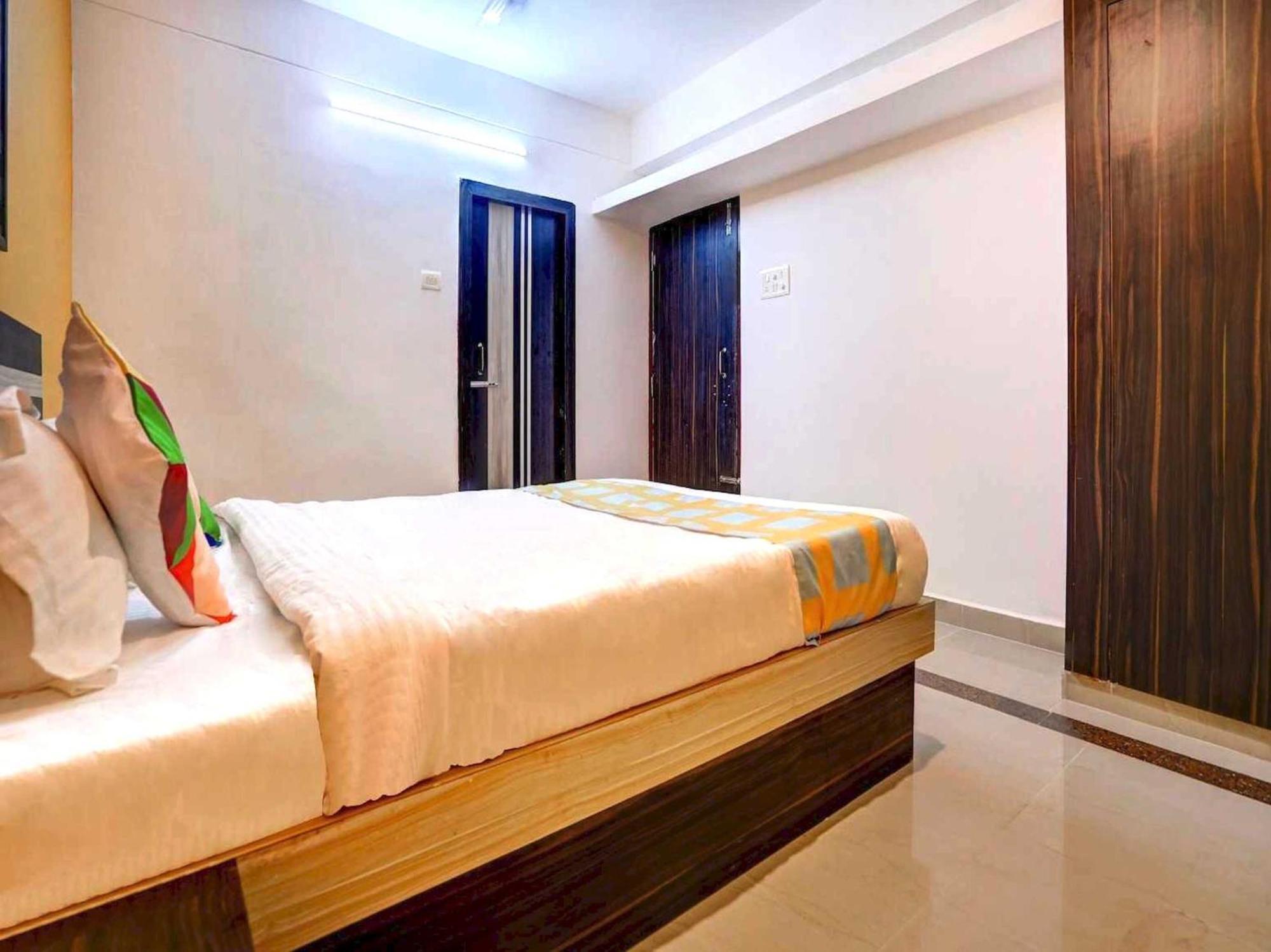 Oyo Flagship Luxurious 3*