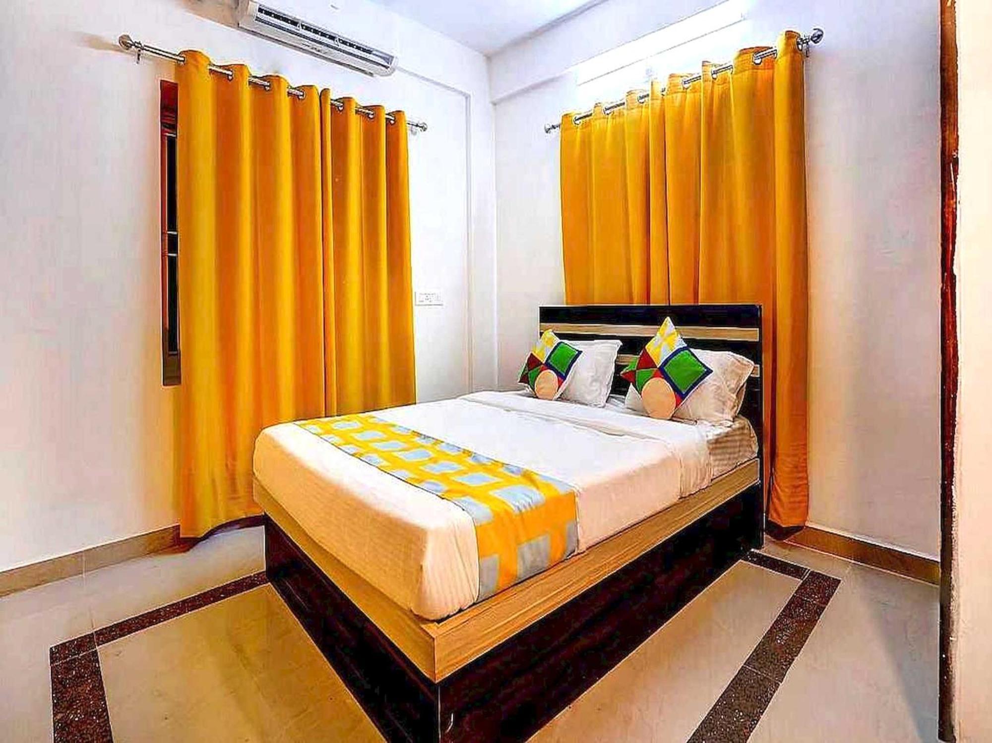 Oyo Flagship Luxurious Hotel